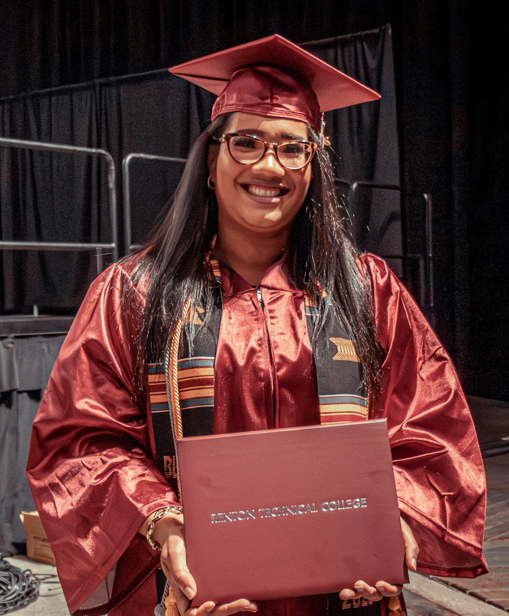 Sarah Simon is a proud recipient of the Providence Swedish Scholarship. She has now graduated and transferred to Pacific Lutheran to earn her bachelor’s degree in nursing.