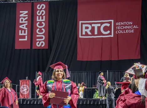 RTC graduate's at the 2025 commencement ceremony