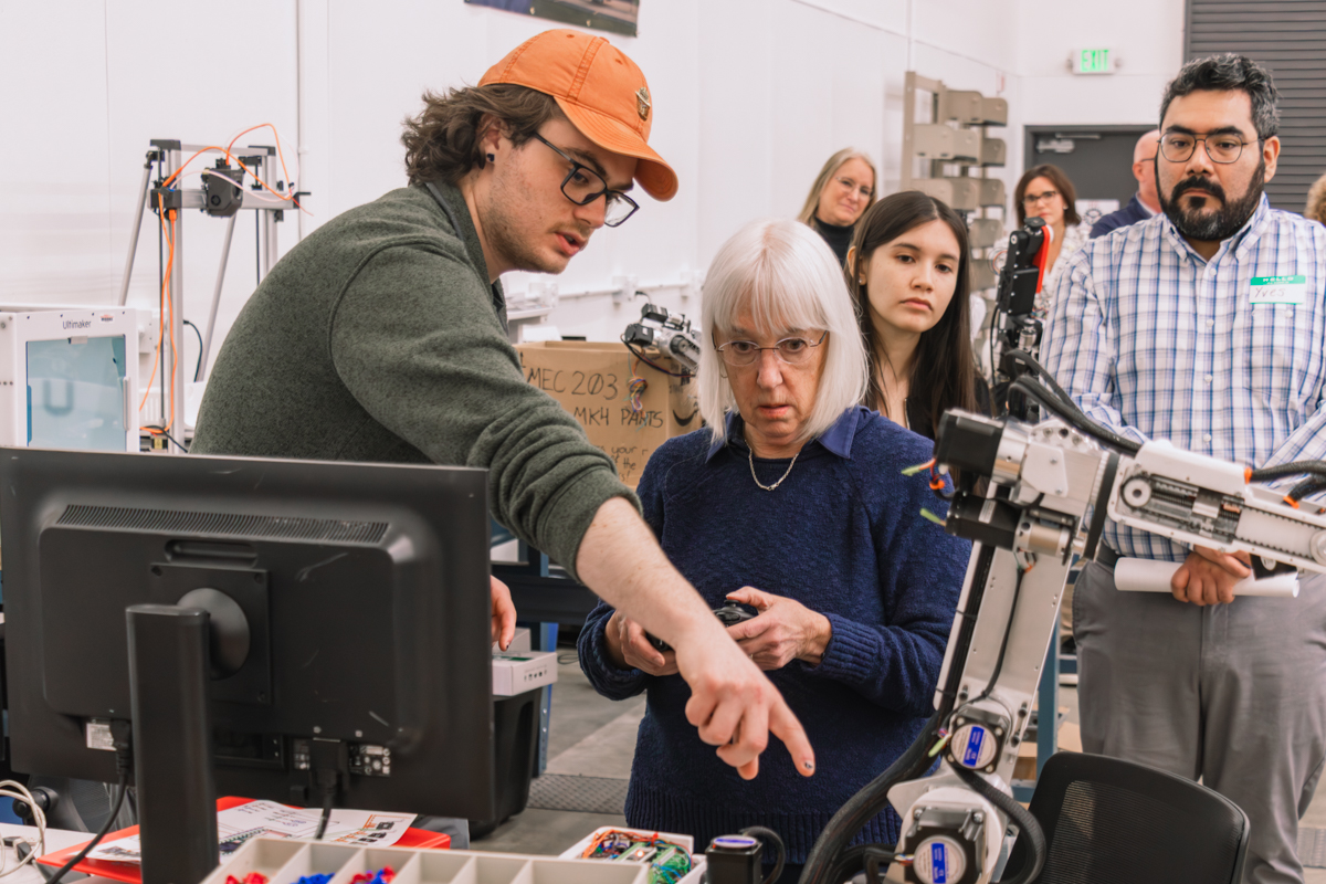 Student Eli&nbsp;Finegood gives Sen. Murray instruction while his classmates Elizabeth Roa and Yves Perez-Velasquez